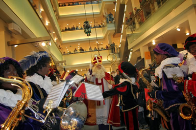 Sinterklaas bij de Bijenkorf in Amsterdam