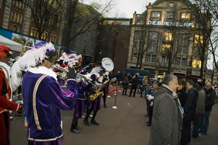 MuziekPietenband op het Beursplein in Amsterdam