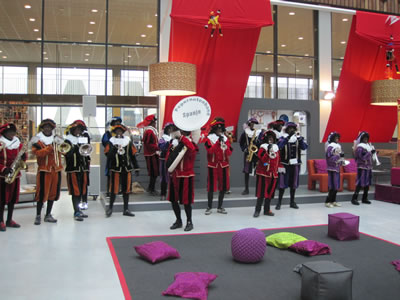 Sinterklaasfeest HEMA hoofdkantoor met de Pietenband