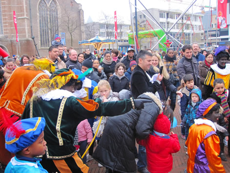 MuziekPieten maken er een feest van op het Grotekerkplein in Rotterdam