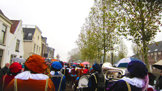 Grote druk in Weesp voor Sinterklaas, Zwarte Piet en de Pietenband